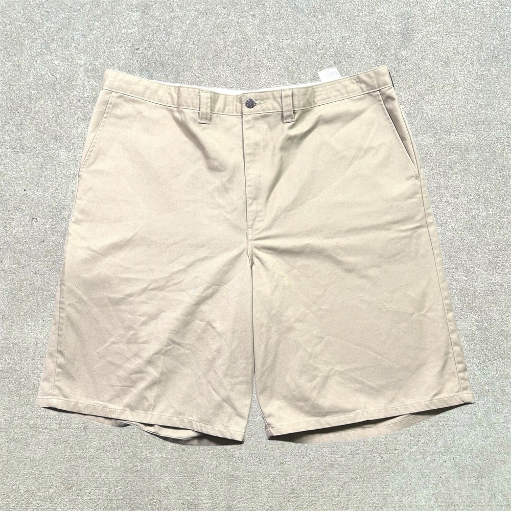 Dickies Khaki Utility Shorts Men's Size 42 Five Pocket Design‎ 11" Inseam Shorts